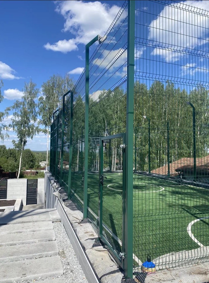 Горизонтальный забор из металлического штакетника под ключ в Екатеринбурге